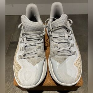 Steph Curry Under Armour Basketball Mid-top, gray